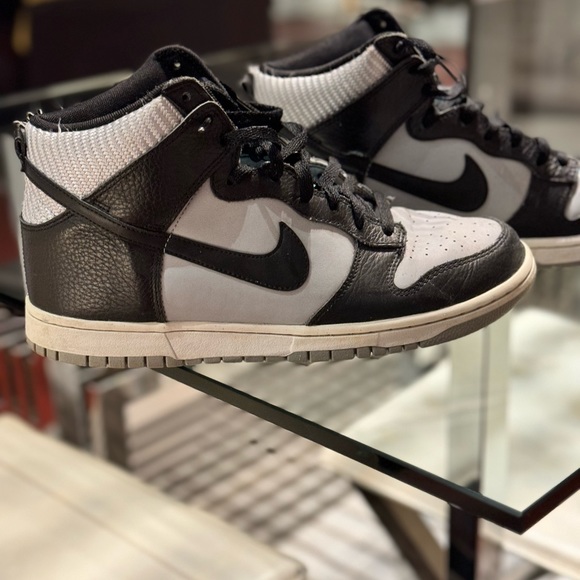Nike “WAS” High barely worn size 10 - Picture 2 of 3